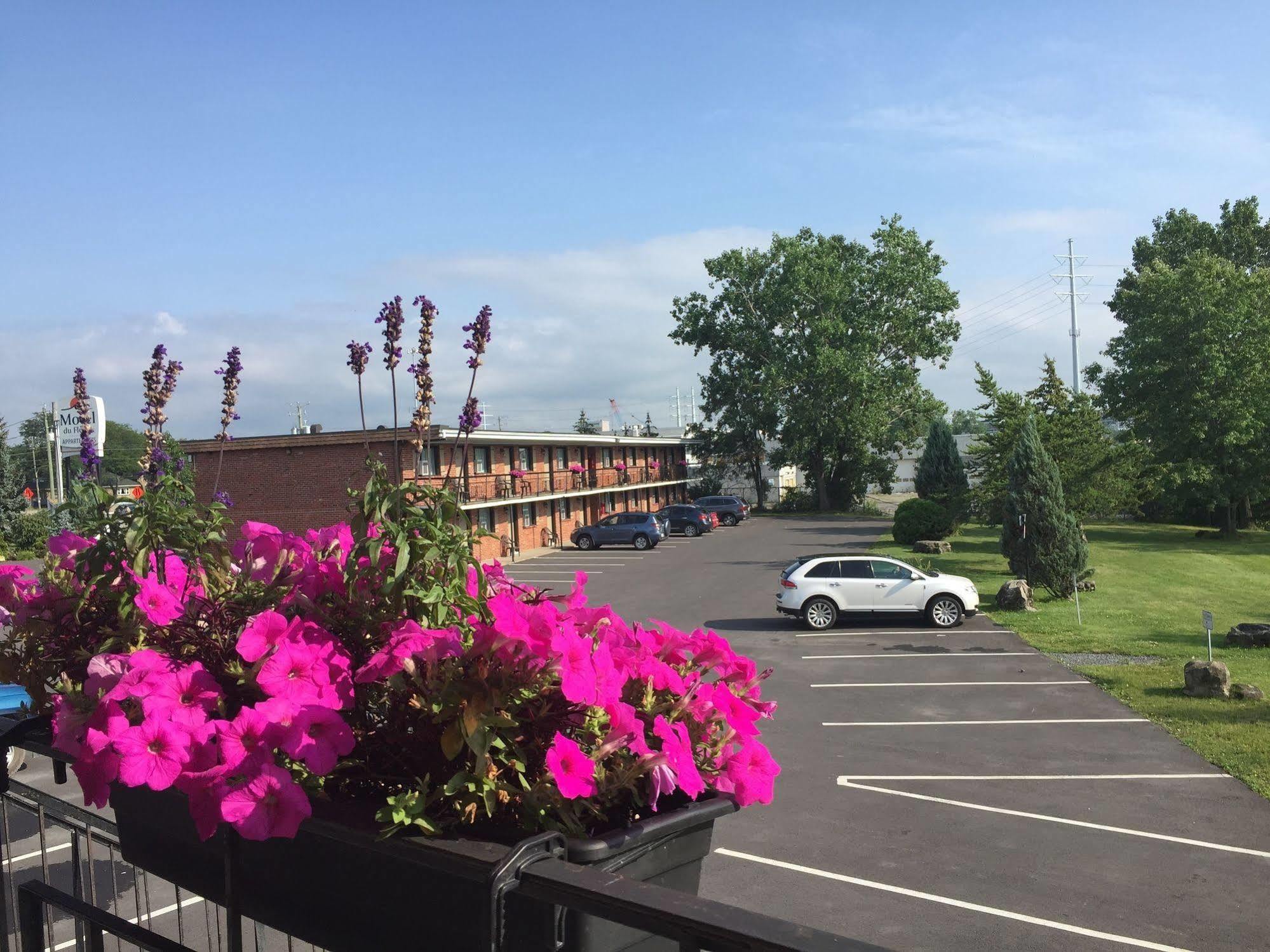 Motel Du Fleuve Brossard Esterno foto